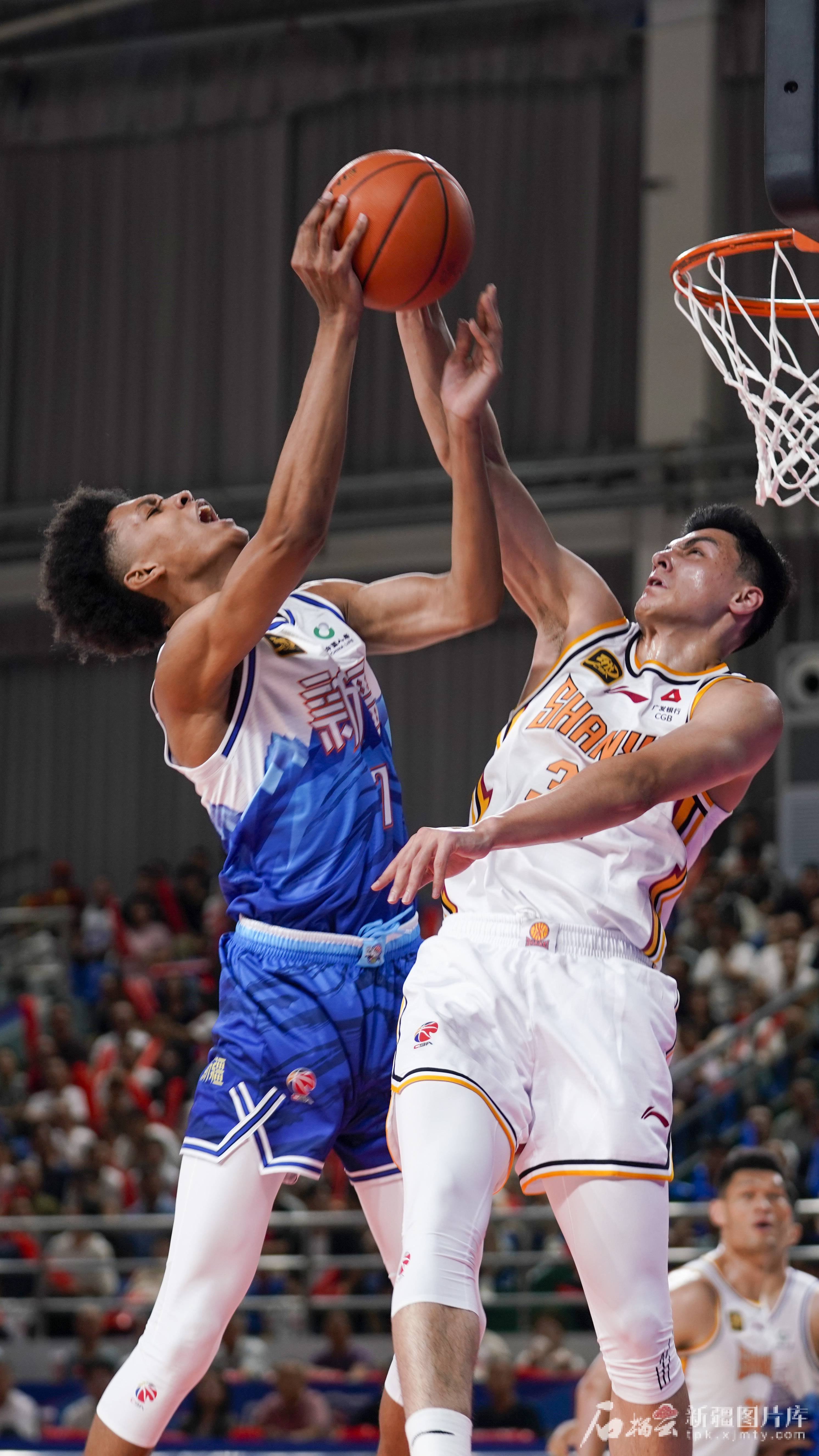 后卫表现出色,助球队稳固胜局的简单介绍 后卫表现出色,助球队稳固胜局的简单介绍