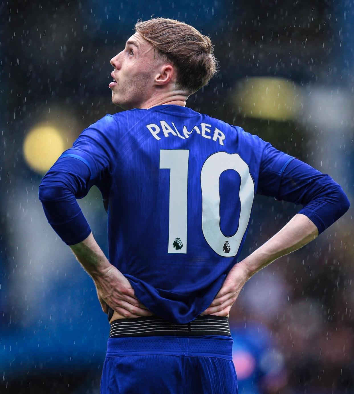 PG电子官网-切尔西老将表现稳定，经验传承有成效