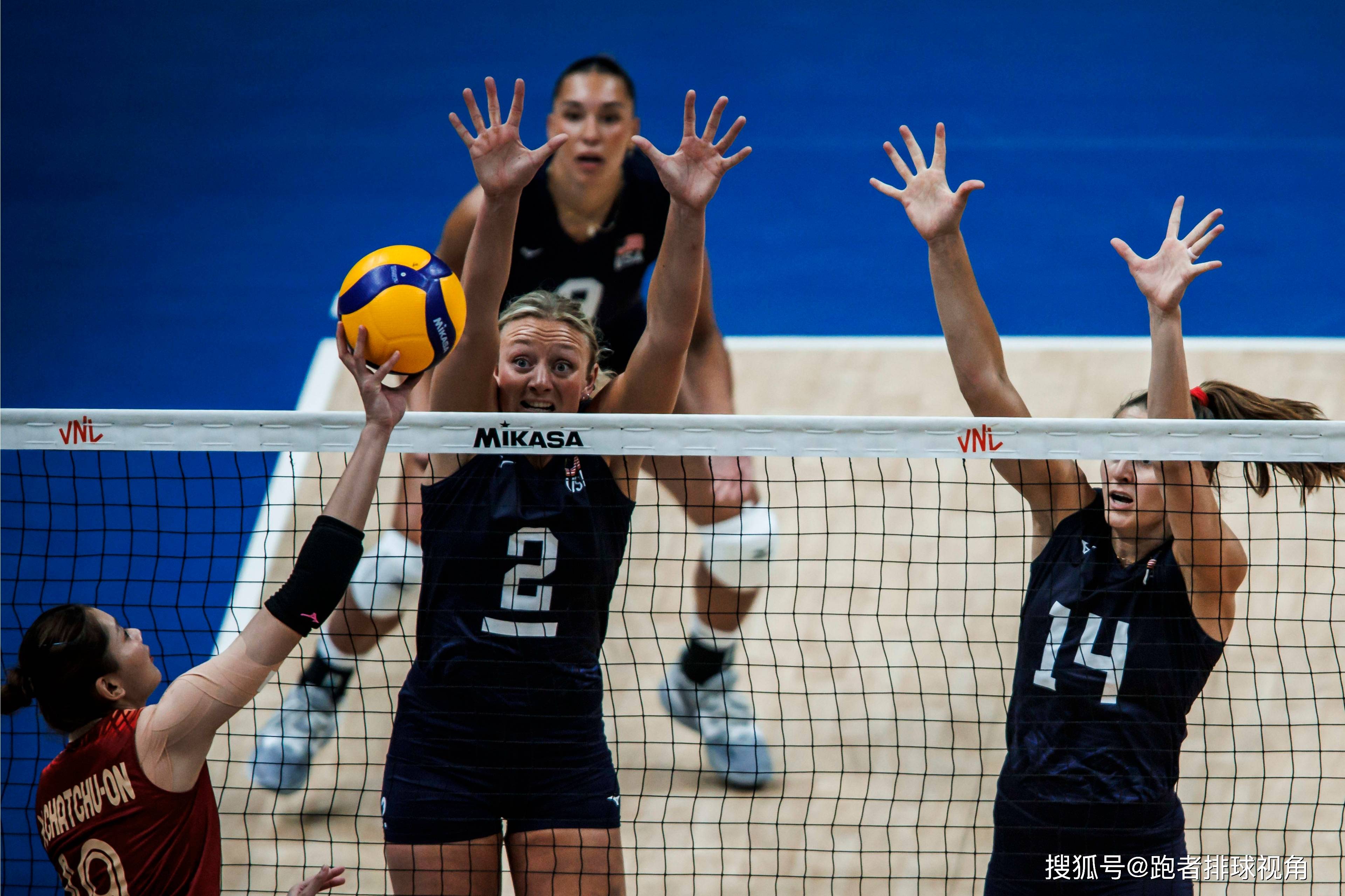 包含泰国羽毛球队强势法国羽毛球队，陶菲克完成帽子戏法的词条