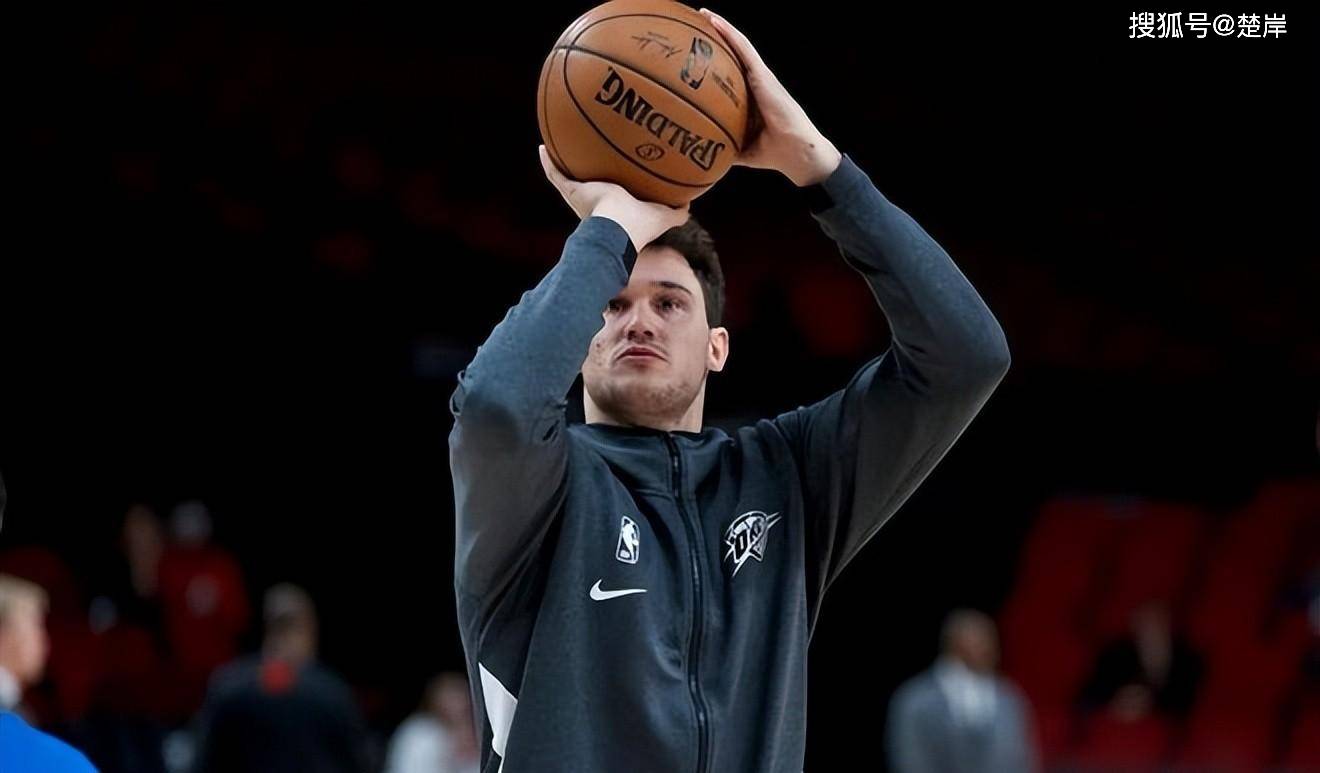 关于湖人B队血洗凯尔特人，加里纳利完成帽子戏法的信息