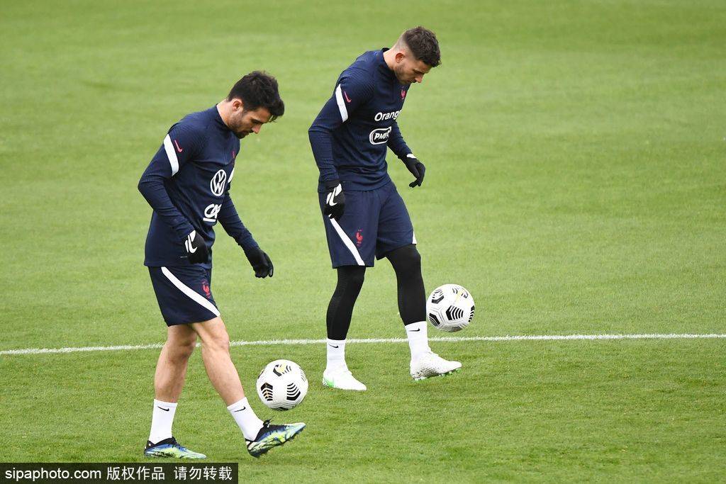 法国队完胜印尼队，黄鸭组合带队取胜