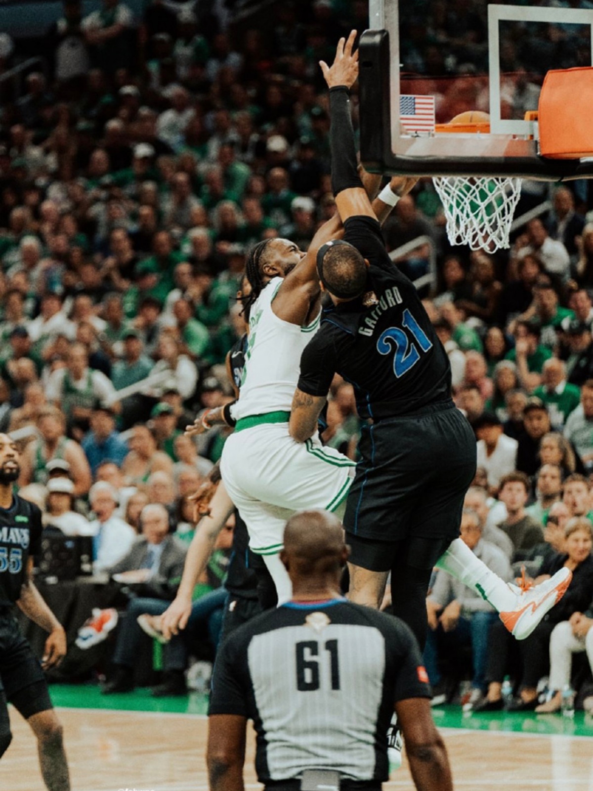 包含国际篮球明星狂欢之夜独行侠队战胜波特兰开拓者队的词条