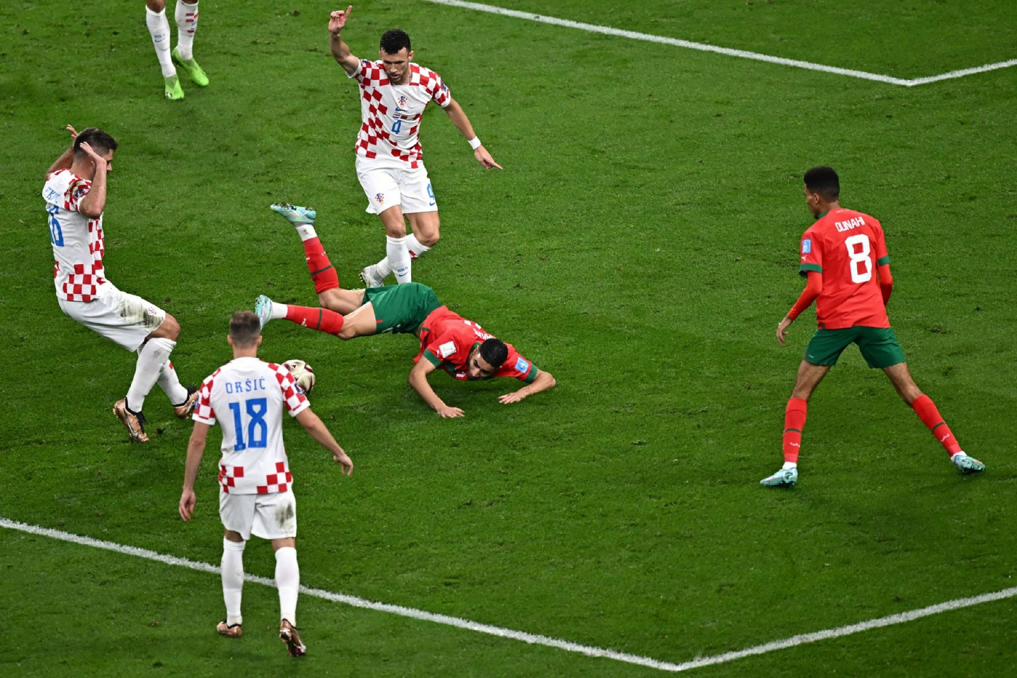 PG游戏下载-关于足球男子四分之一决赛：摩洛哥队惊险胜巴西队的信息