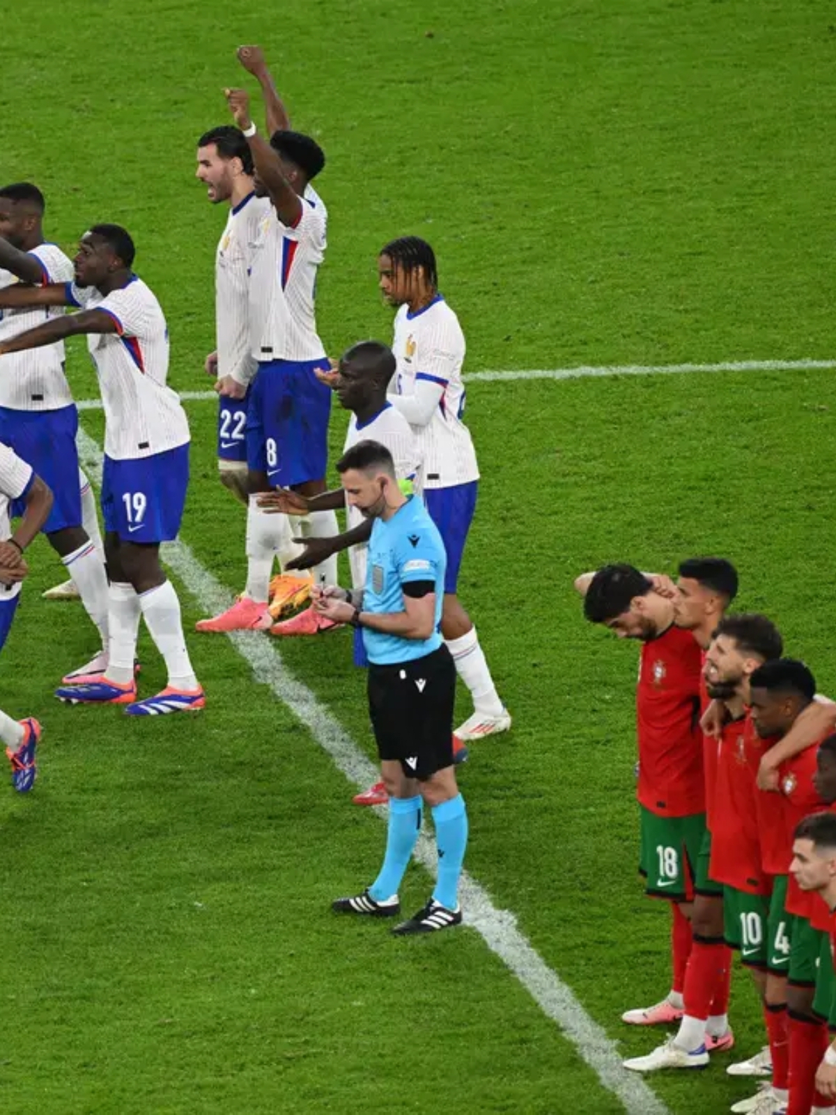 PG中国登录入口-法国足球联赛冲击第一，争夺激烈激动