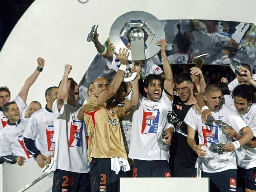 曼城横扫劲旅，锁定争冠之路