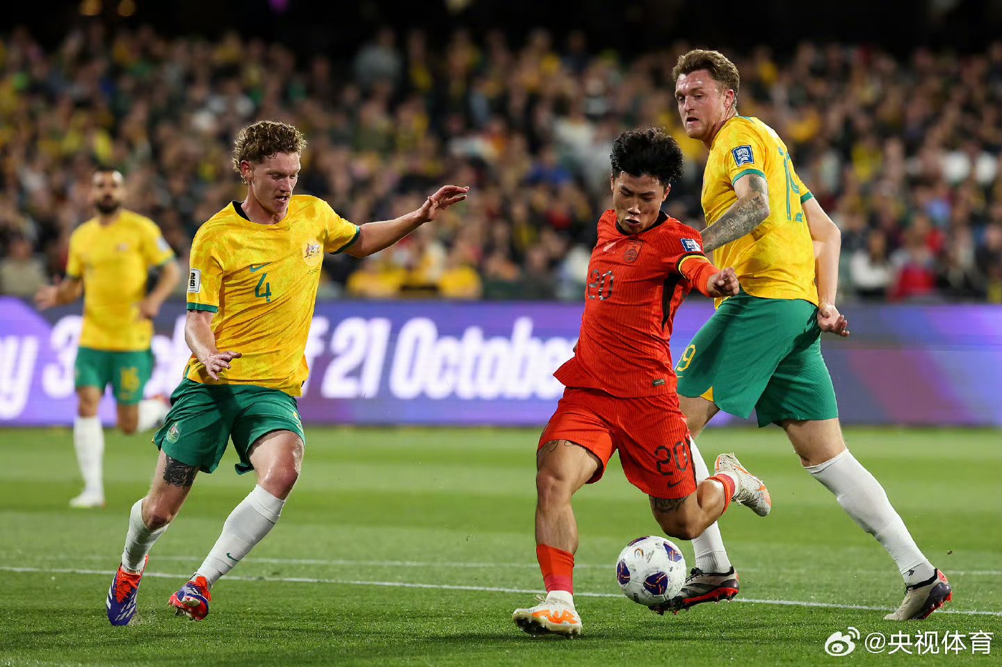 亚洲球队在国际舞台上勇敢拼搏