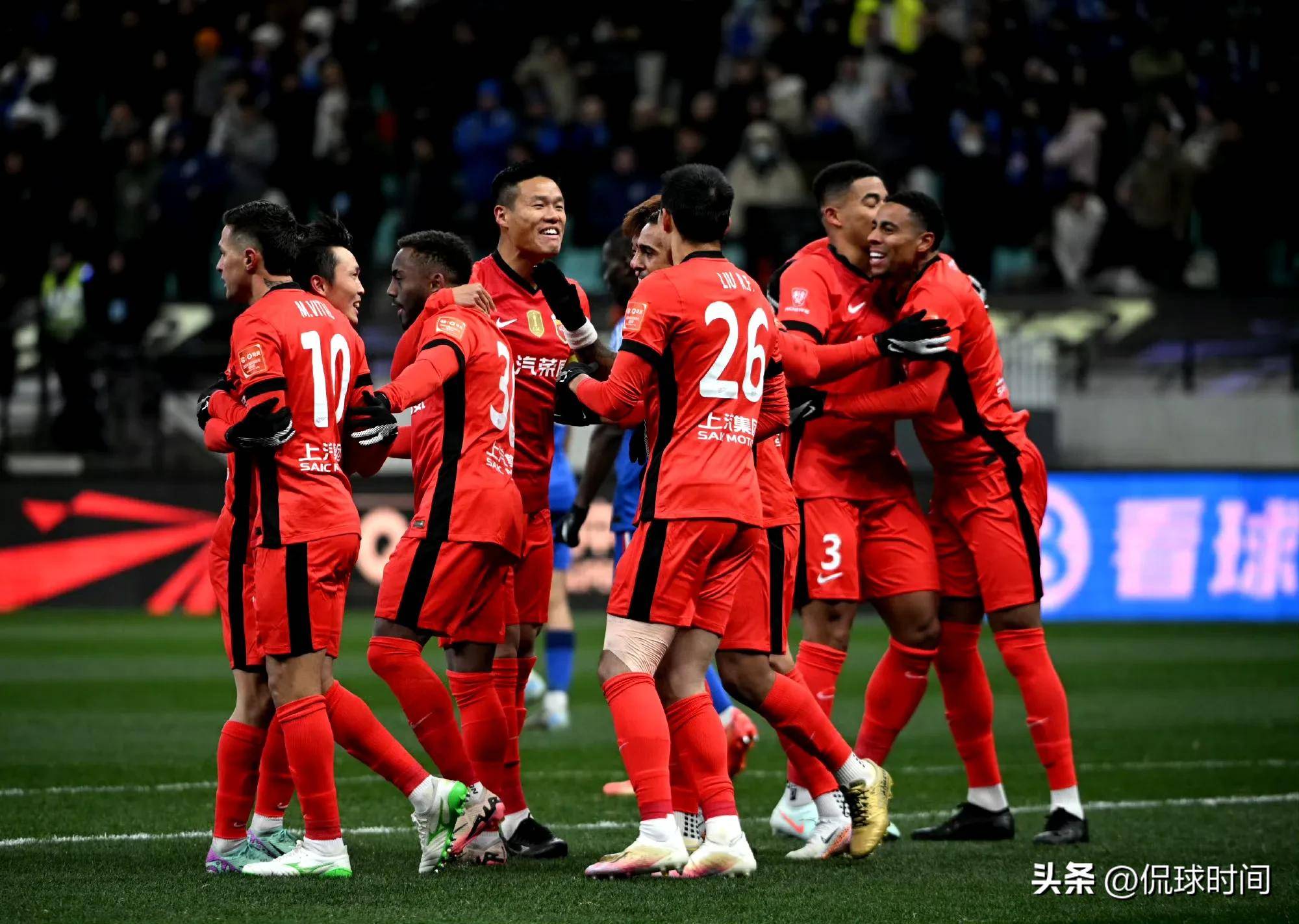 上海上港队员集中精力备战国际大赛，冲刺胜利的简单介绍