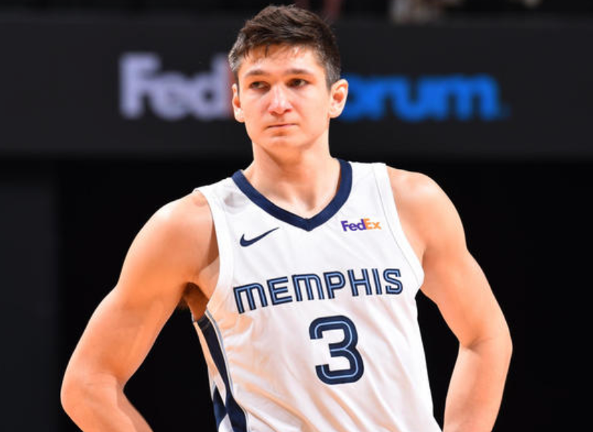 青岛队横扫雄鹿,米切尔惊艳四座的简单介绍 青岛队横扫雄鹿,米切尔惊艳四座的简单介绍