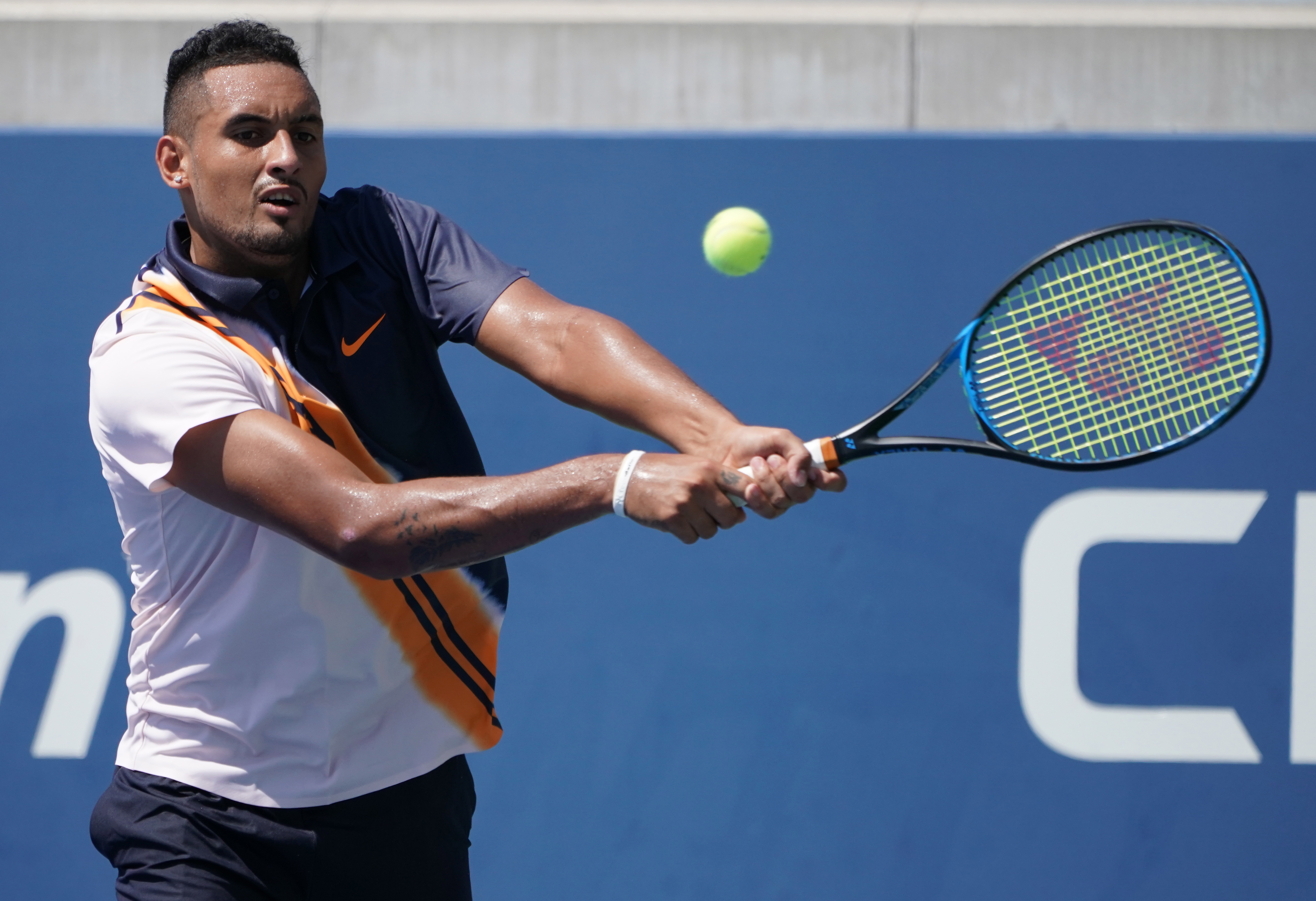 包含英国网球队完胜欧洲网球队，克耶高斯关键制胜的词条