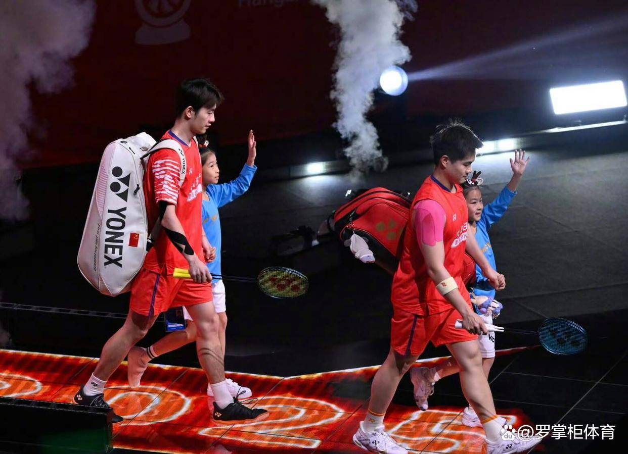 中国羽毛球队鏖战韩国羽毛球队,马琳送出助攻 中国羽毛球队鏖战韩国羽毛球队,马琳送出助攻