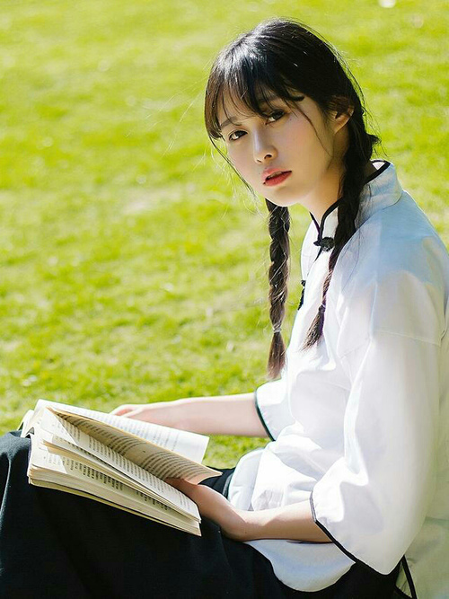 赛道与球场的双重奏,当76人鏖战老鹰,杜兰特在F1赛道接管比赛