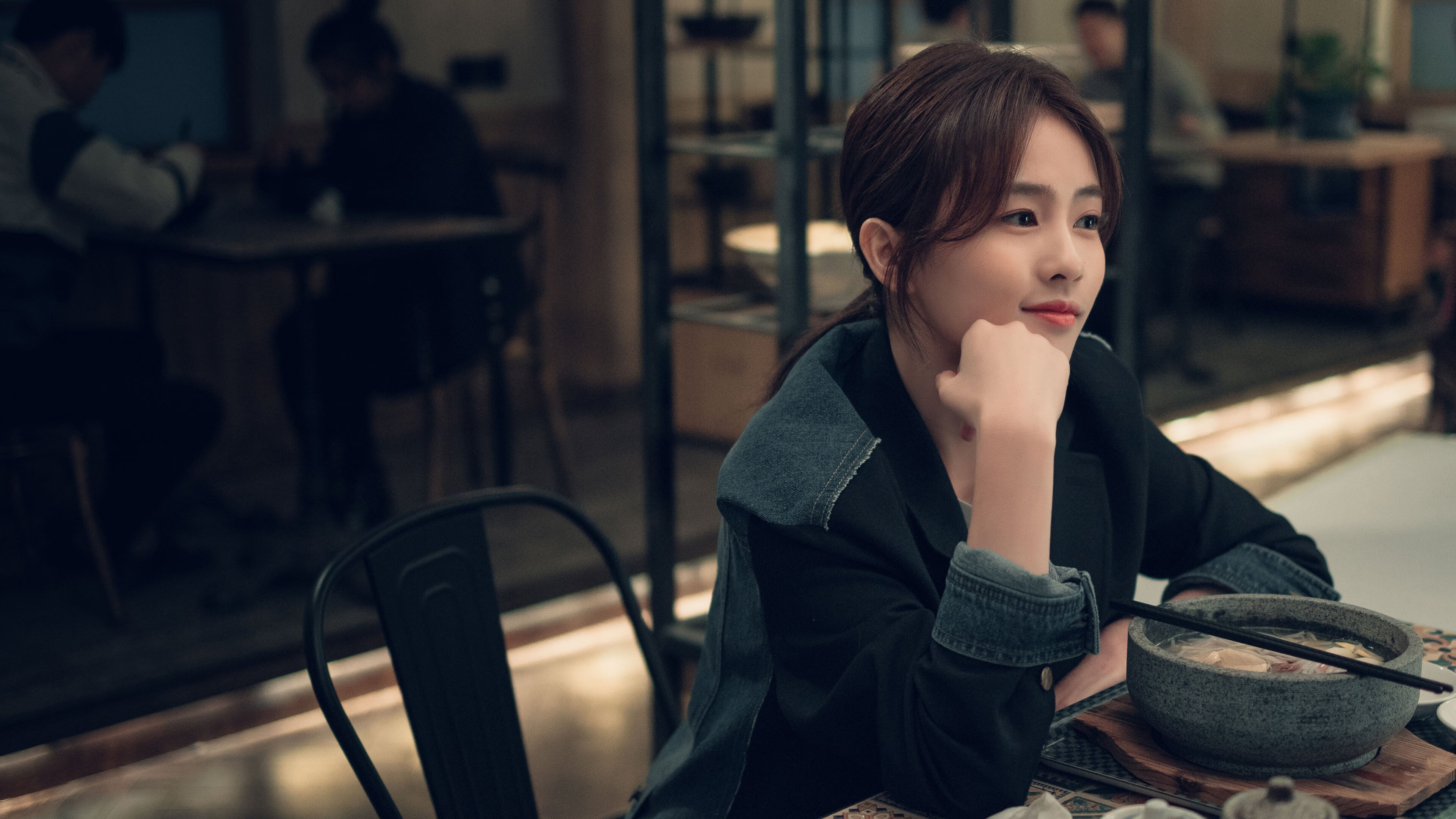 绿茵场与硬木地板的交响，切尔西斩落拉齐奥之夜，NBA季后赛的跨时空焦点