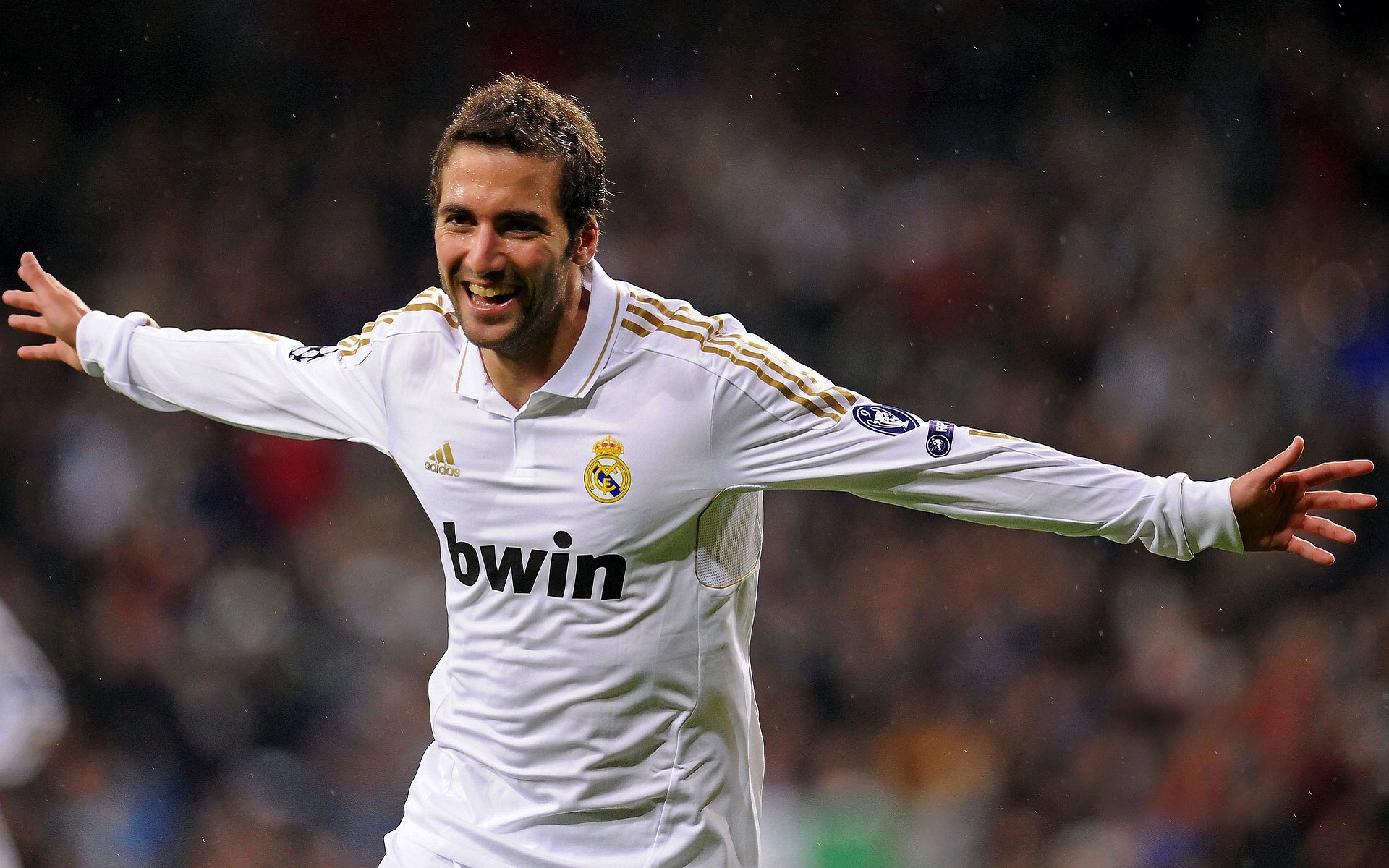 绝境铸英雄，皮克压力下的完美爆发，助波兰力克皇家社会