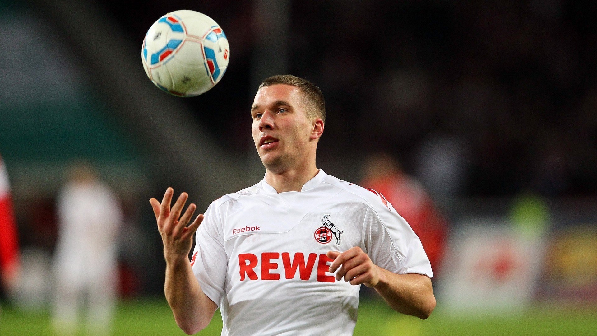 PG电子官网-绿茵场与硬木地，跨越时空的征服叙事