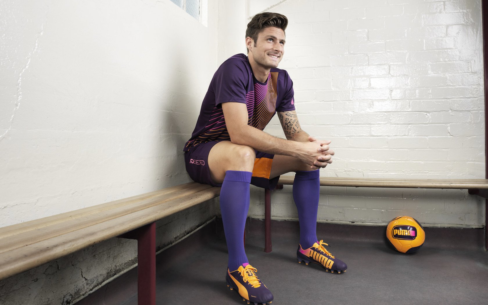 双线告捷，英格兰横扫波兰，许昕领衔国乒再显王者风范