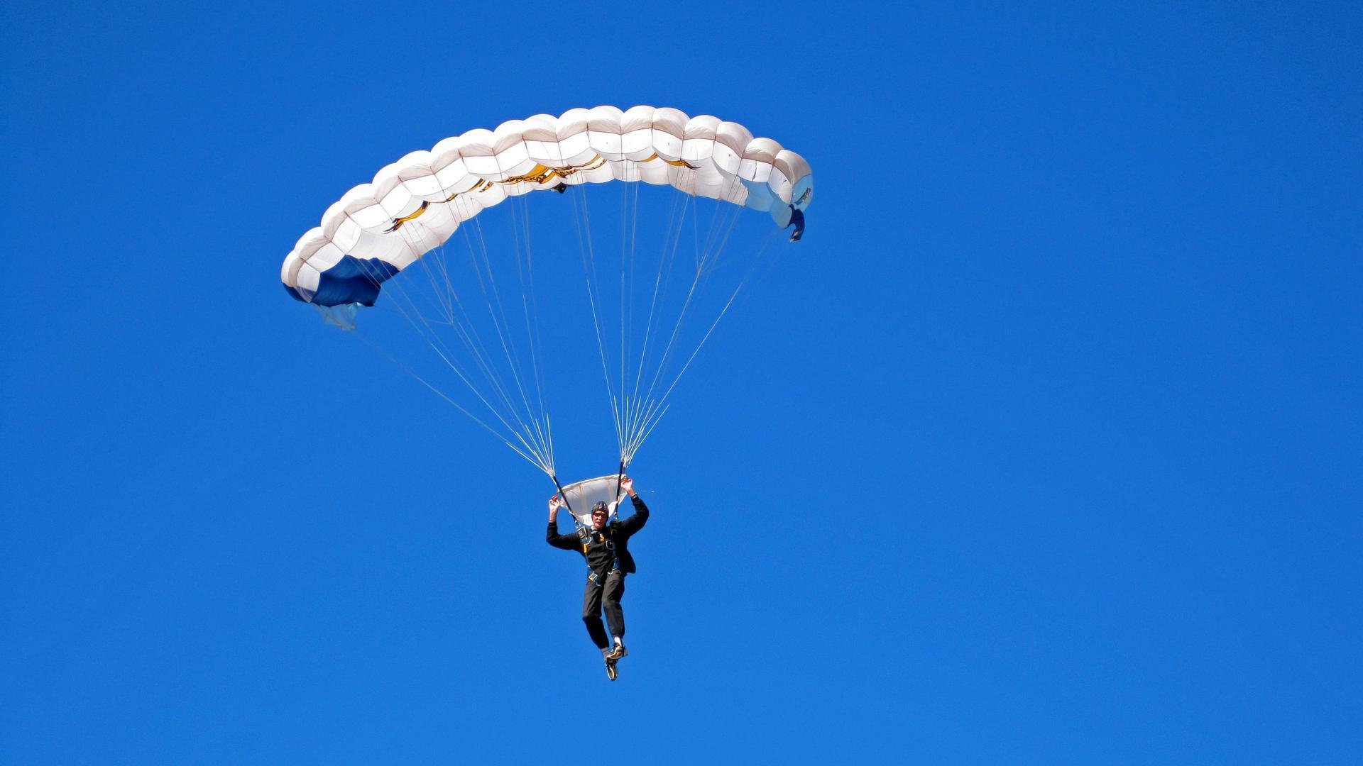 关键先生降临，英格拉姆的致命一击助快船击沉雄鹿